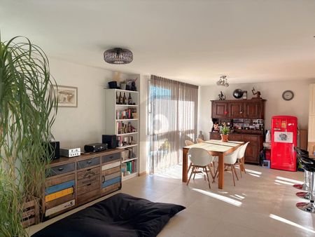 LUMINOUS, MODERN AND SPACIOUS - Photo 2