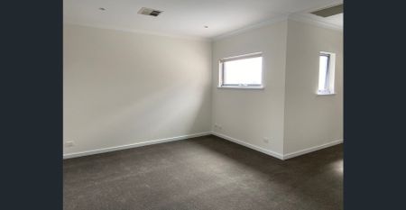 SUPERB RESIDENCE IN SOUGHT AFTER LOCATION - Photo 3