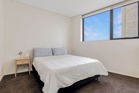 Luxury Apartment With Expansive Views - Photo 4