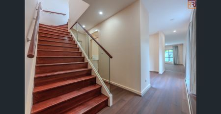 Brand new 4 Bedroom House in Warradale between Sea and City - Photo 3