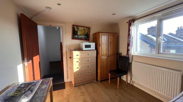 House share to rent - Photo 1