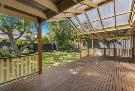 10 Velra Avenue, Murrumbeena - Photo 4