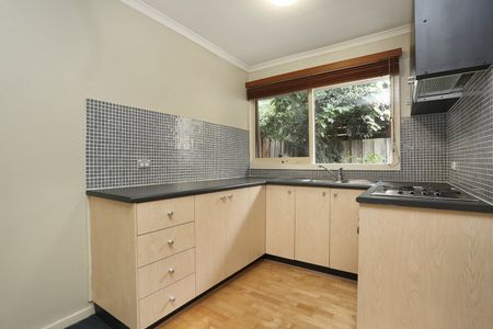 3/33 Austral Avenue, Brunswick VIC 3056 - Photo 3