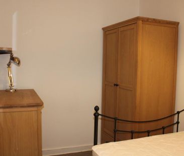 2 bed flat for rent in West End - Photo 2