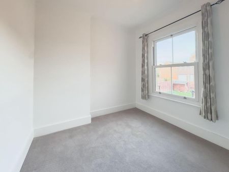 3 bedroom semi-detached house to rent - Photo 4