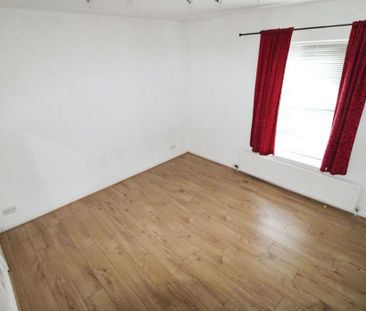 3 bedroom end of terrace house to rent - Photo 5