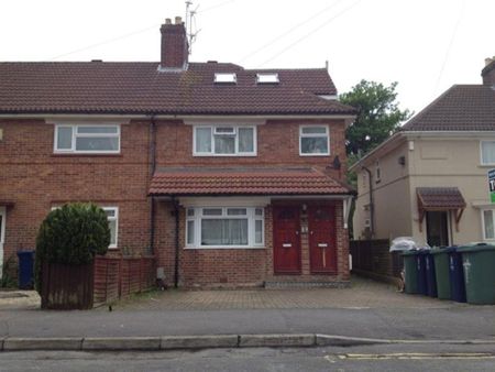 3 bedroom flat to rent - Photo 4