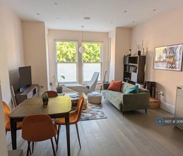 1 bedroom in a flat share to rent - Photo 3