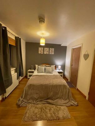 Newly Refurbished Double Room **Great Local Amenities** - Photo 1