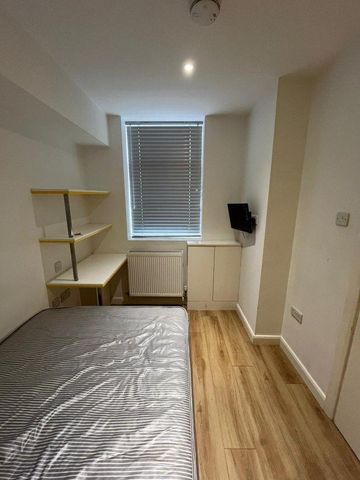 2 bedroom flat to rent - Photo 5