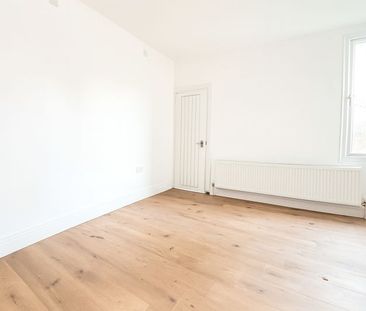 Luton High Street, Chatham - Photo 4