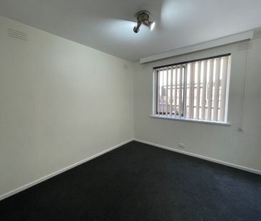 Ground Floor Apartment - Photo 2