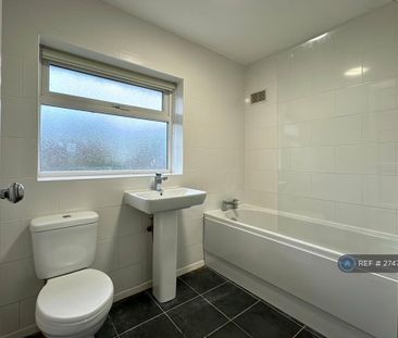 3 bedroom semi-detached house to rent - Photo 4