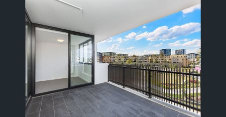 One The Waterfront - Modern two bedroom with park view - Photo 4