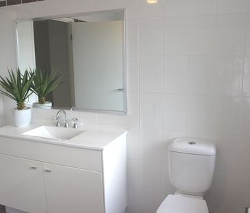 Tastefully Appointed Large Townhouse - Photo 6
