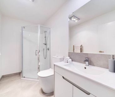 Step Into Luxury: Stunning Townhouse in Mangere East - Photo 4