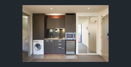 Light filled and spacious one bedroom apartment in ideal CBD location - Photo 3