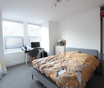 4 bedroom semi-detached house to rent - Photo 2