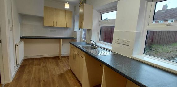 Westfield Place, Yeovil - Photo 2