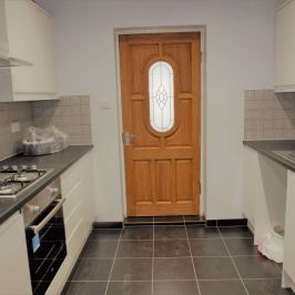 3 bedroom House in Eden Mount, Leeds - Photo 1