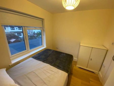 (room) Neasham Road Dagenham, RM8 - Photo 3