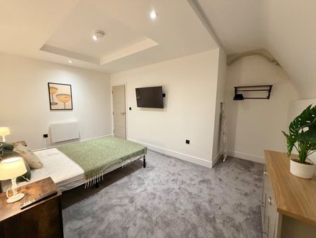 2 Bed Flat, Long Row, NG1 - Photo 3