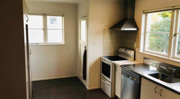 Recently renovated three bedroom home - Photo 1