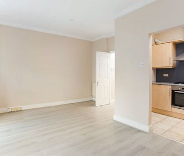 1 Bed Flat, Kingswater Place, SW11 - Photo 3