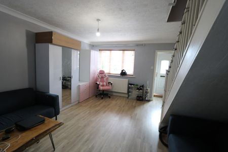 2 bedroom terraced house to rent - Photo 2