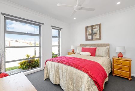 Modern 3 Bedroom Home in Sought-After Location - Photo 4