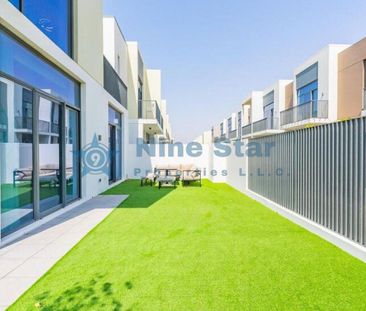 SUNLIT | SPACIOUS | PRIME LOCATION - Photo 5