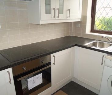 2 bedroom terraced house to rent - Photo 4
