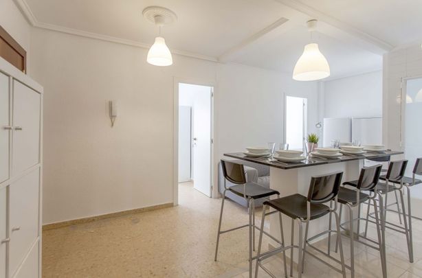 Bright room in Benimaclet - Photo 1