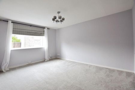2 bedroom ground floor flat to rent - Photo 5