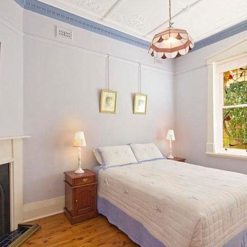 UNIQUE FAMILY HOME CLOSE TO EASTWOOD PUBLIC SCHOOL - Photo 1