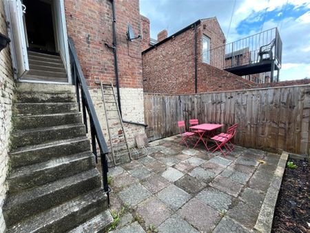 4 bedroom Student Maisonette to rent in Lavender Gardens, West Jesmond, Newcastle Upon Tyne - Photo 5