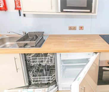 Crown House, - Photo 6