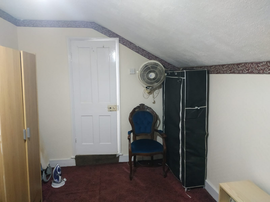 1 bedroom in a house share to rent - Photo 1