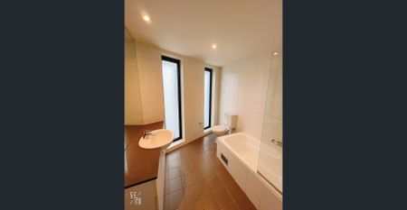 🌟 Luxury 2-Bedroom 2-Bathroom Fully Furnished Apartment in the Heart of Zetland! CONFIRM THE LEASE TERM IN ADVANCE! - Photo 2