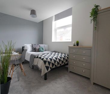 Telephone #32 - Photo 6