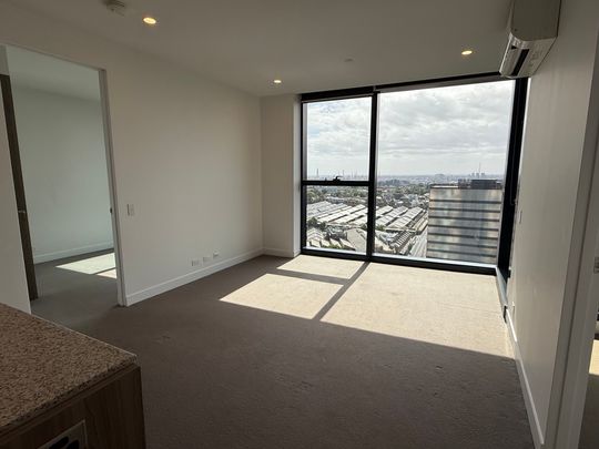 Modern 2-Bed, 2-Bath in a Prime Carlton Location - Photo 1