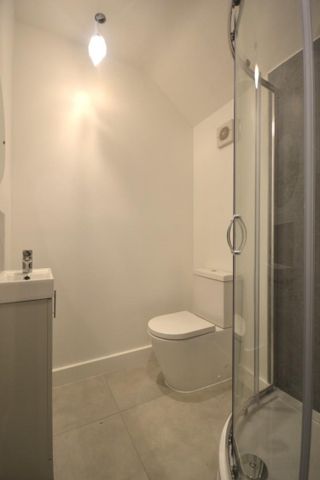 1 bedroom Flat To Let - Photo 5