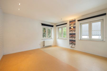 Ruime villa met tuin, bijgebouw en dubbele garage in Zoersel. - Foto 4