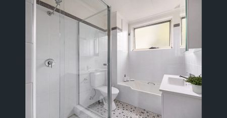 SPACIOUS THREE-BEDROOM UNIT - Photo 4