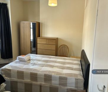 1 bedroom in a house share to rent - Photo 4