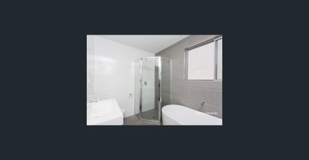 Spacious & Stylish 5 Bedroom Duplex - Photo 5