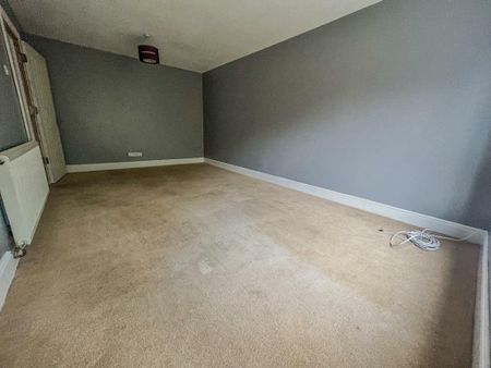 4 bedroom terraced house to rent - Photo 5