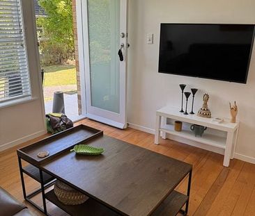 Newly renovated fully furnished 1 bdr unit - Photo 5