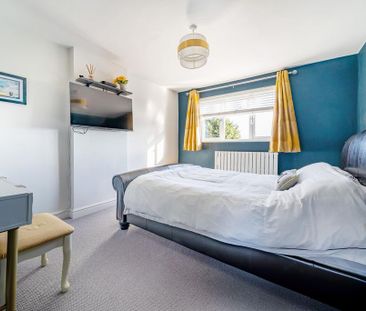 3 bedroom end of terrace house to rent - Photo 4