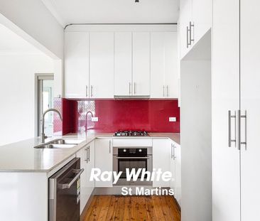 PERFECTLY PRESENTED WITH 2 BATHROOMS , MODERN KITCHEN, GARAGE AND C... - Photo 2